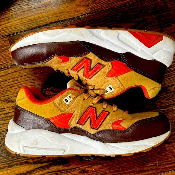 New Balance - Picture 1 of 2